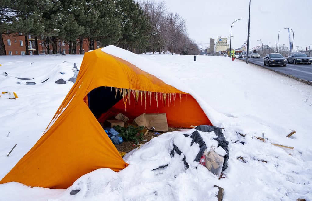 Montreal neighbourhood to hold vigil after unhoused migrant found dead