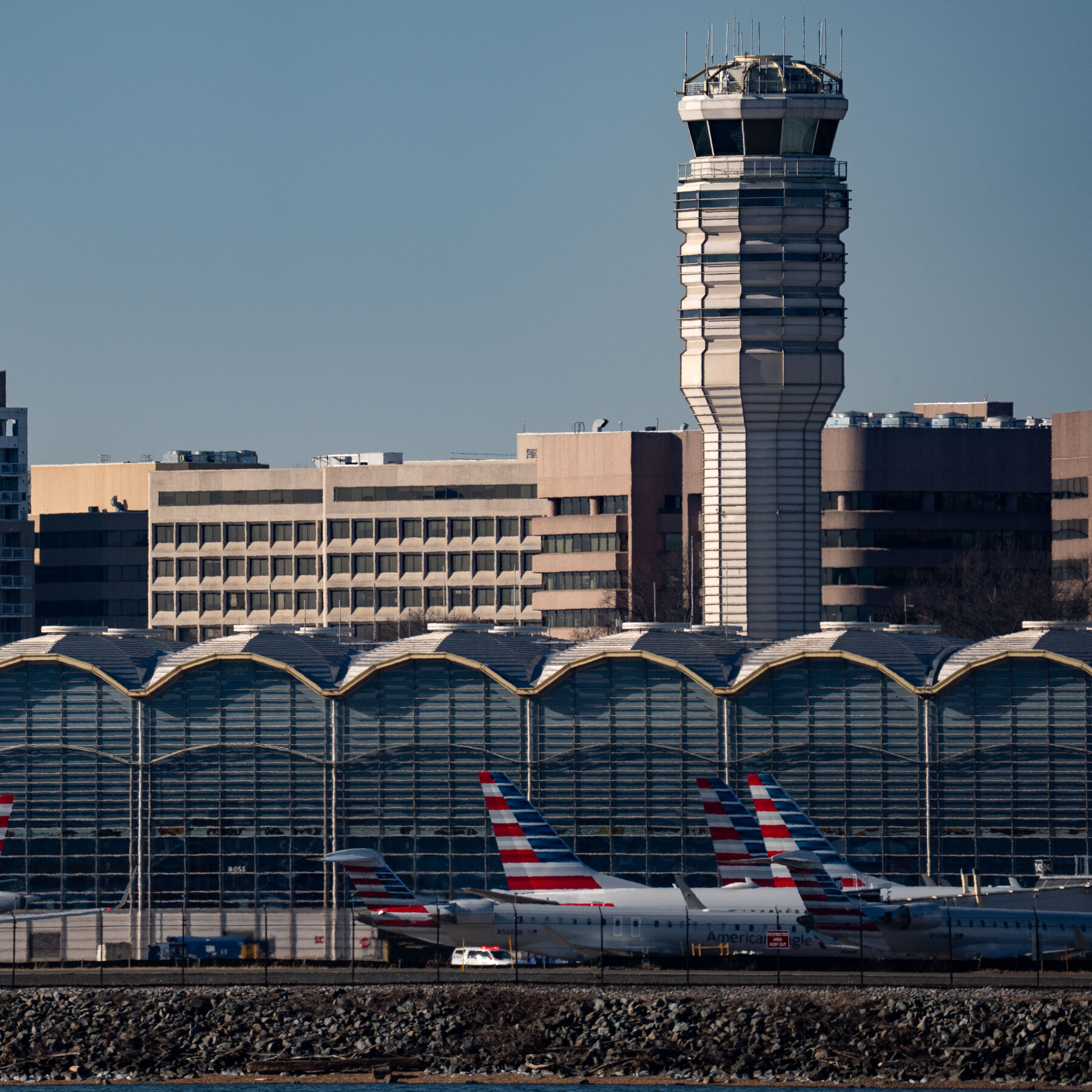 To Fill Air Traffic Controller Shortage, F.A.A. Turns to Gamers