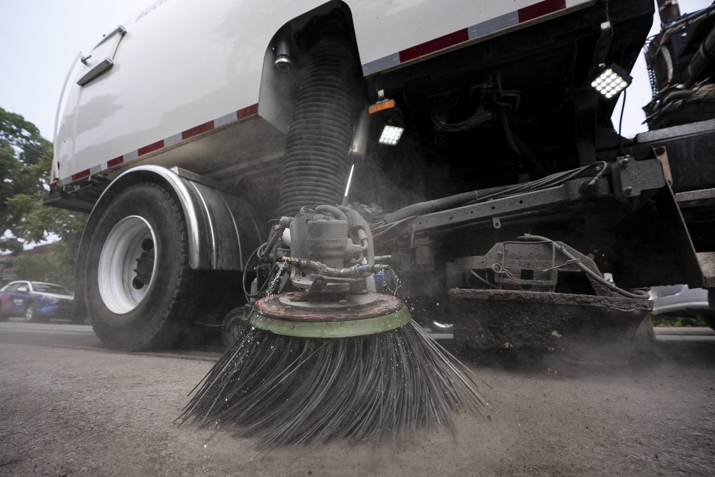 Woman, 78, dies after being hit by street sweeper in Montreal suburb