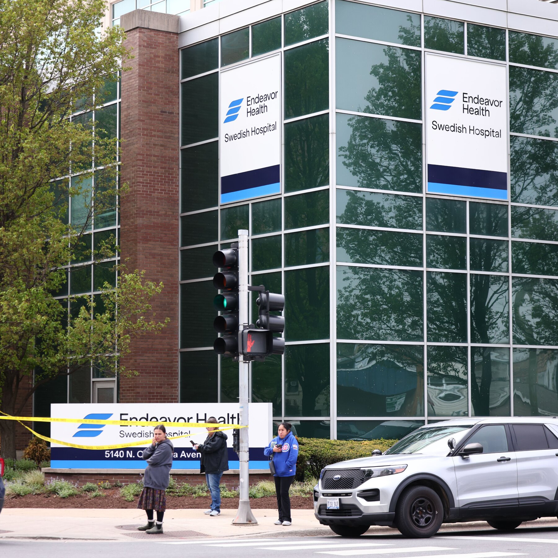 2 Police Officers Are Shot at a Chicago Hospital