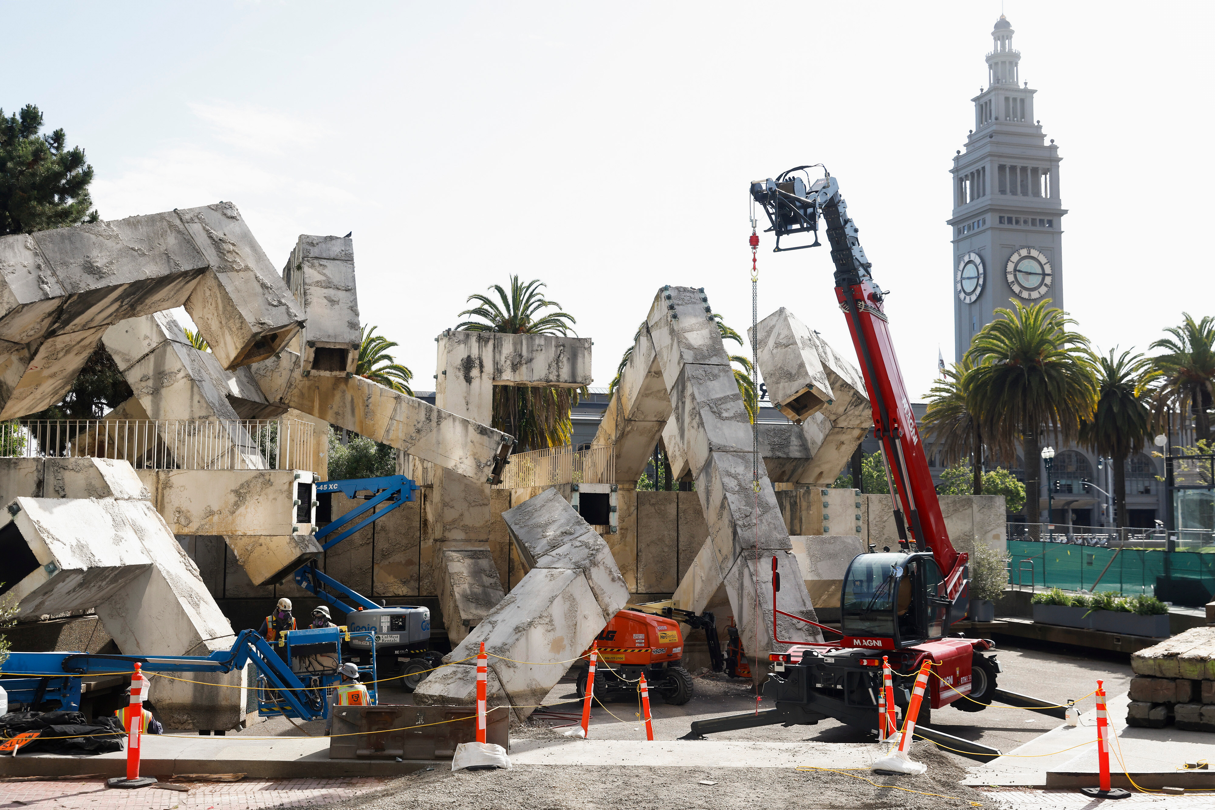 Controversial Vaillancourt Fountain by Canadian artist dismantled in San Francisco