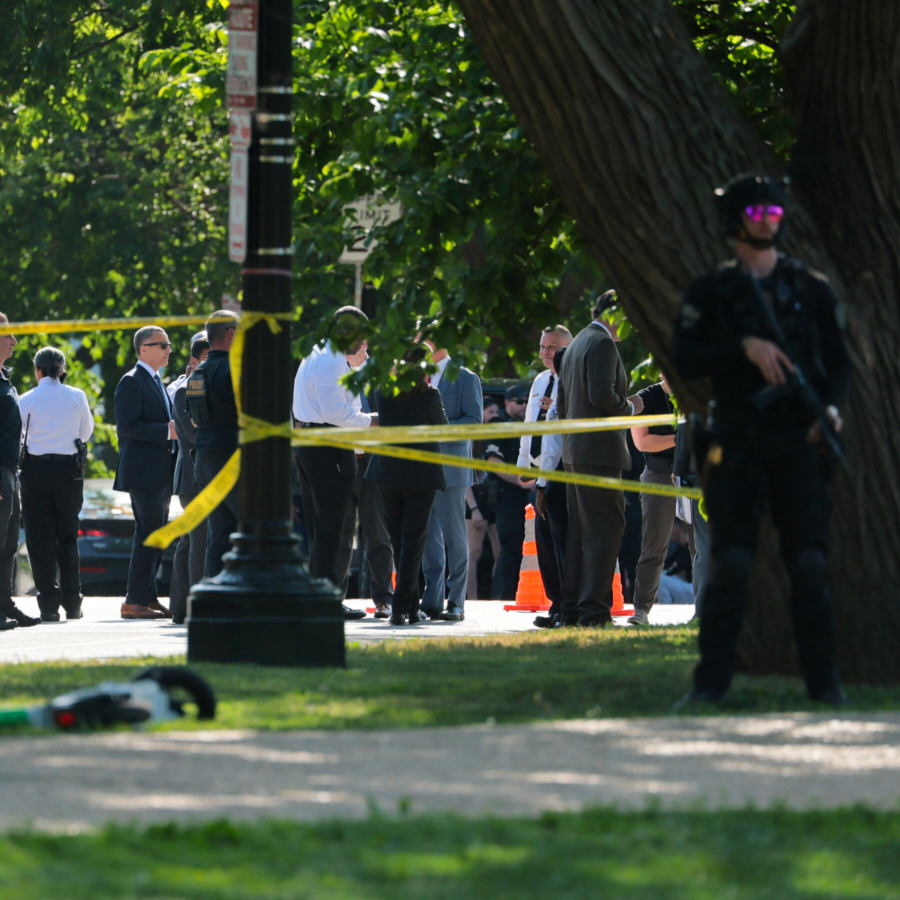 Gunman Exchanges Fire With Secret Service Near Washington Monument