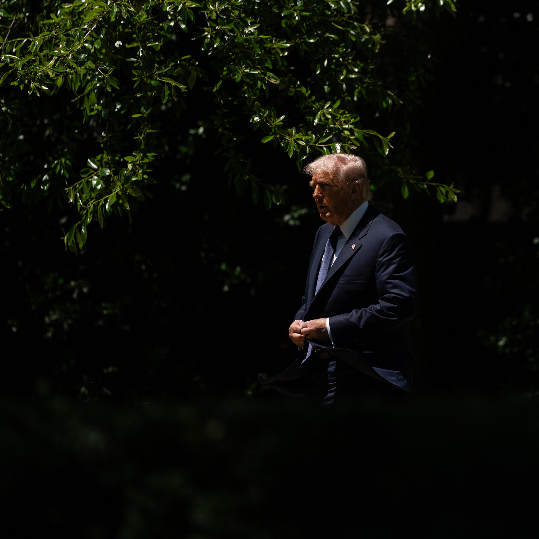 F.A.A. Employee Charged With Threatening to Kill Trump