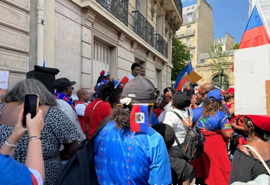 Le mouvement citoyen “Nou Bouke” mobilisé à Paris pour dénoncer l’insécurité en Haïti et exiger l’ouverture de l’aéroport Toussaint Louverture 