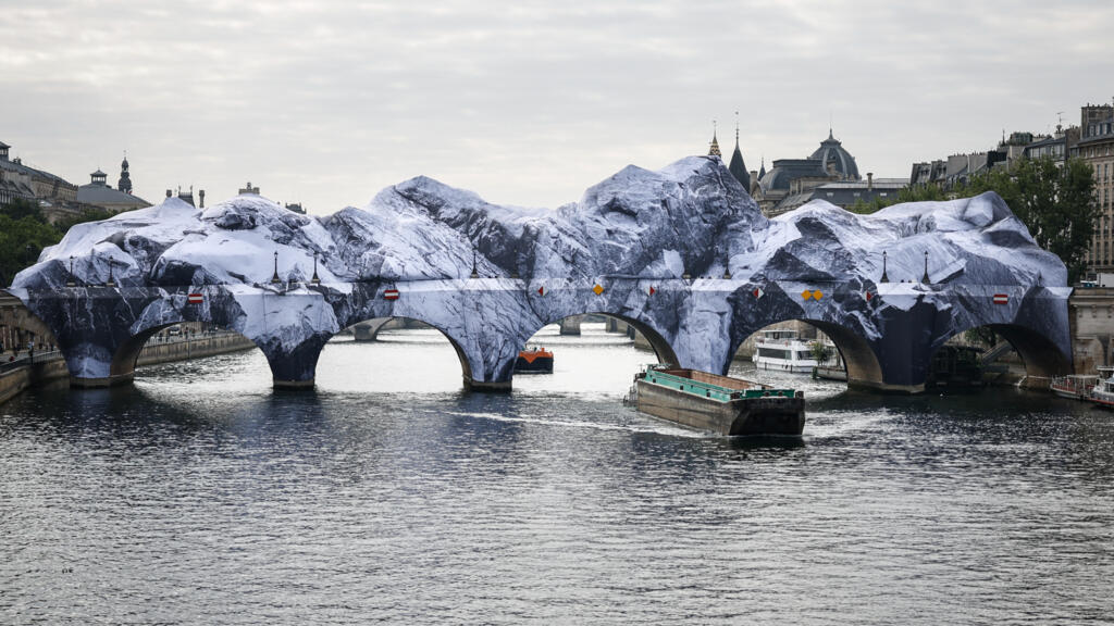 'French Banksy' and Daft Punk star turn Pont Neuf into Alpine cave