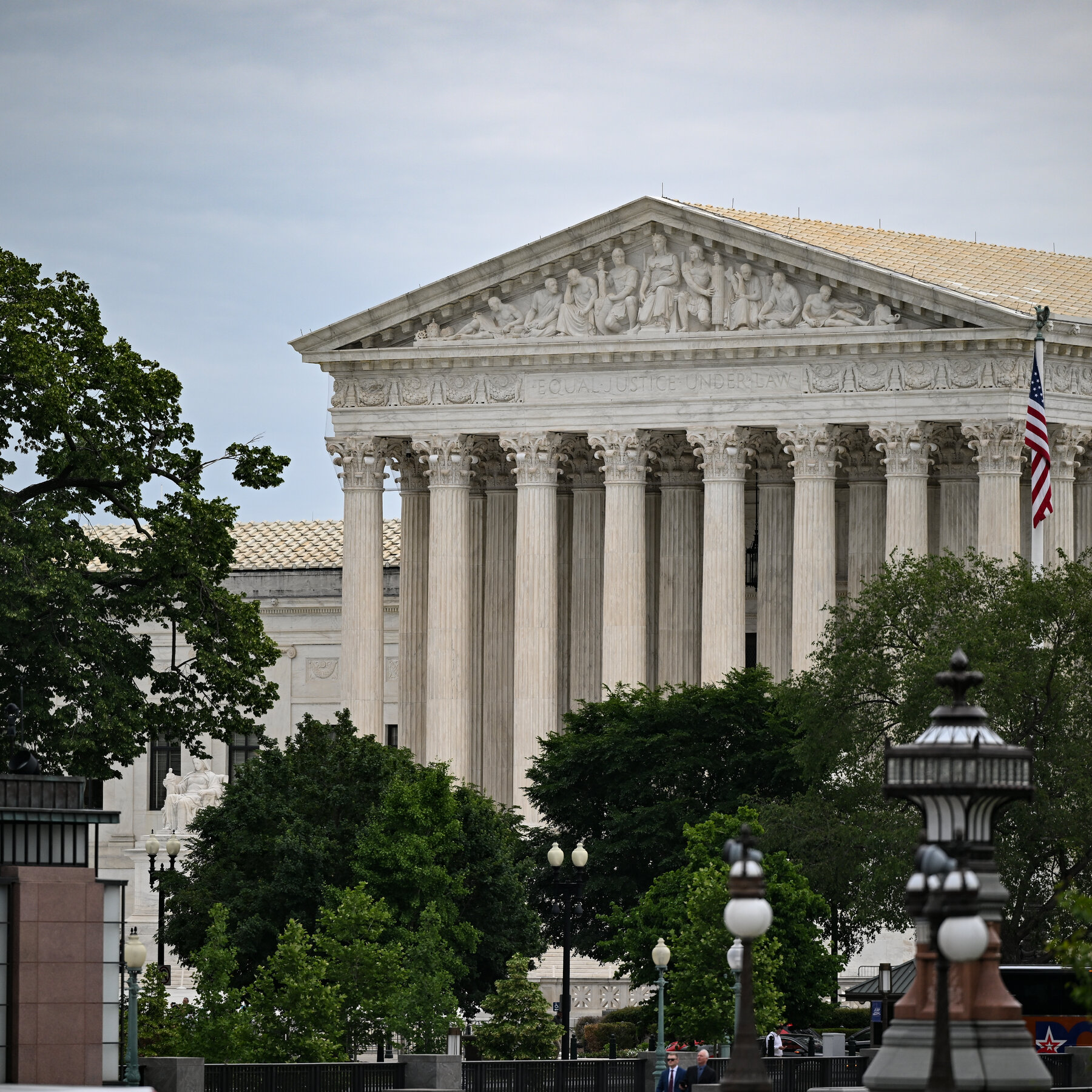 Supreme Court Blocks Alabama From Executing Inmate Using Nitrogen Gas
