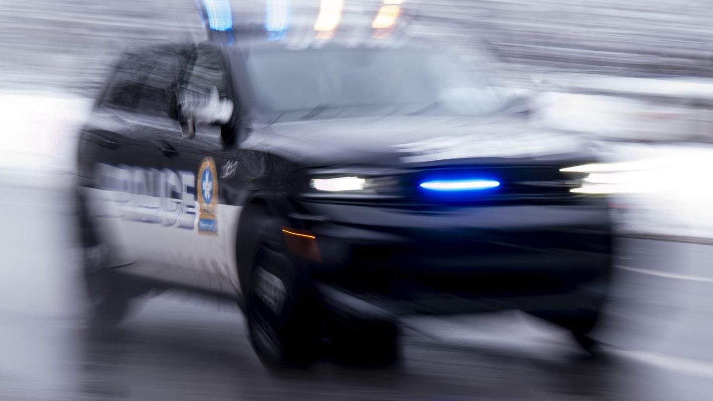Robbery suspect steals cop car, triggers lengthy chase: Montreal police