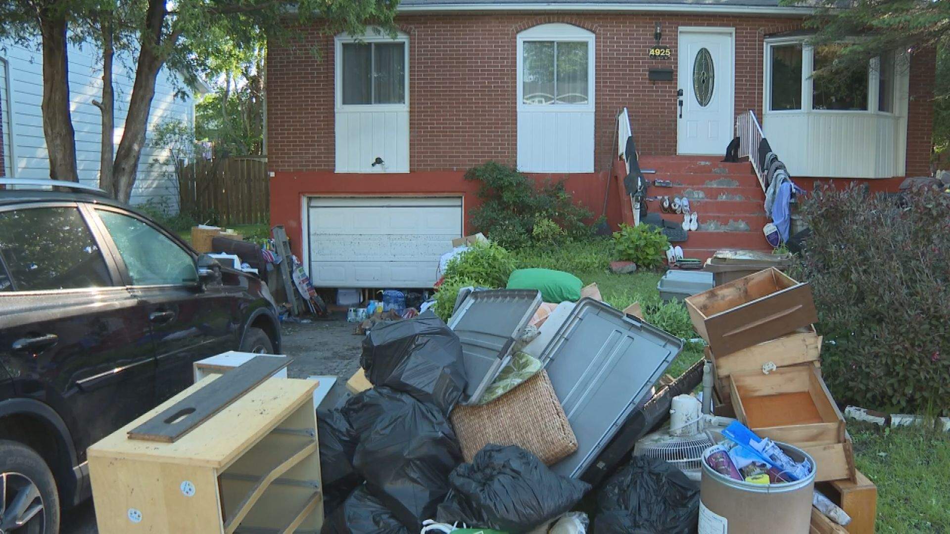 ‘Catastrophe’: Montreal’s West Island residents continue cleanup after heavy flooding