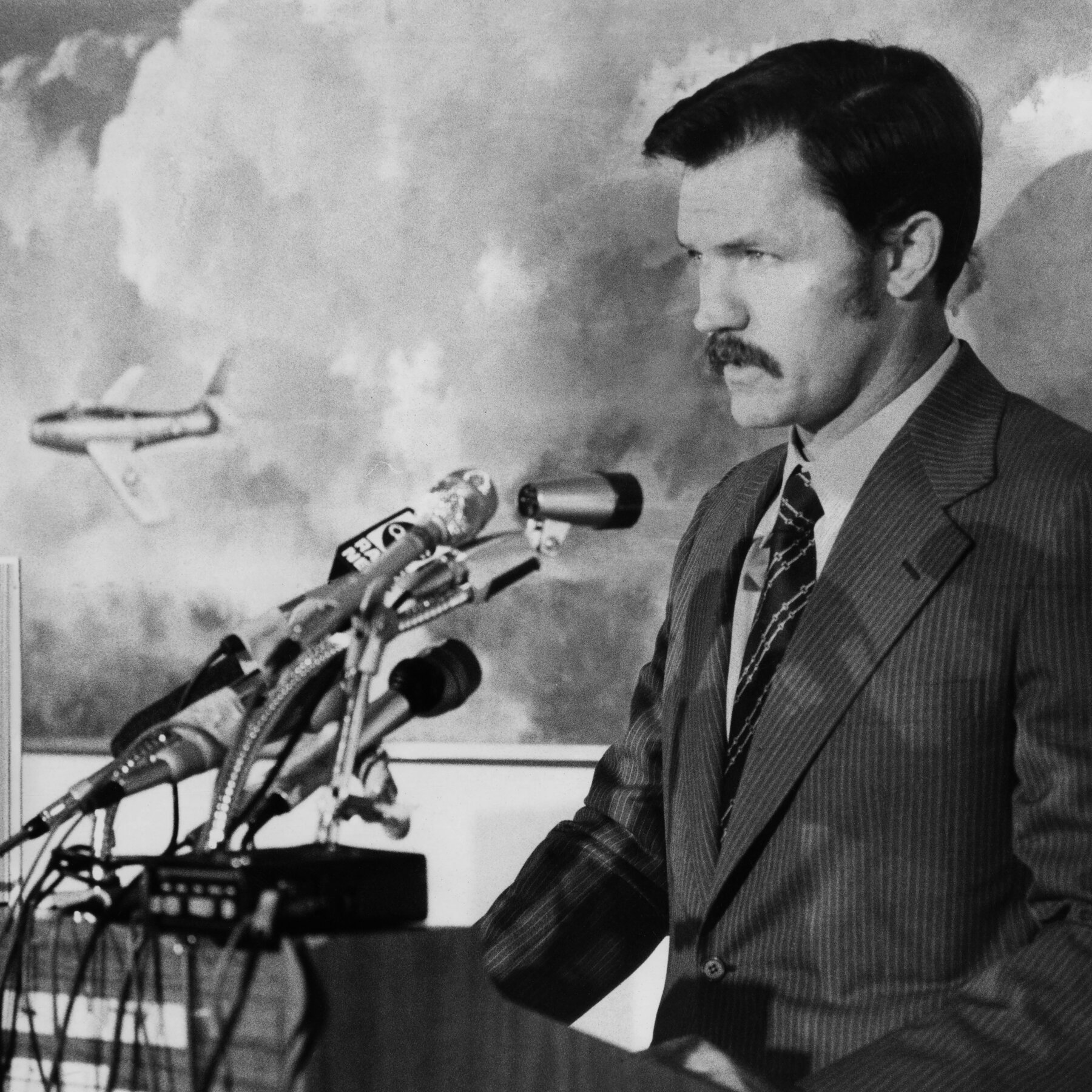 John Stockwell, Who Wrote a Tell-All Book About the C.I.A., Dies at 88