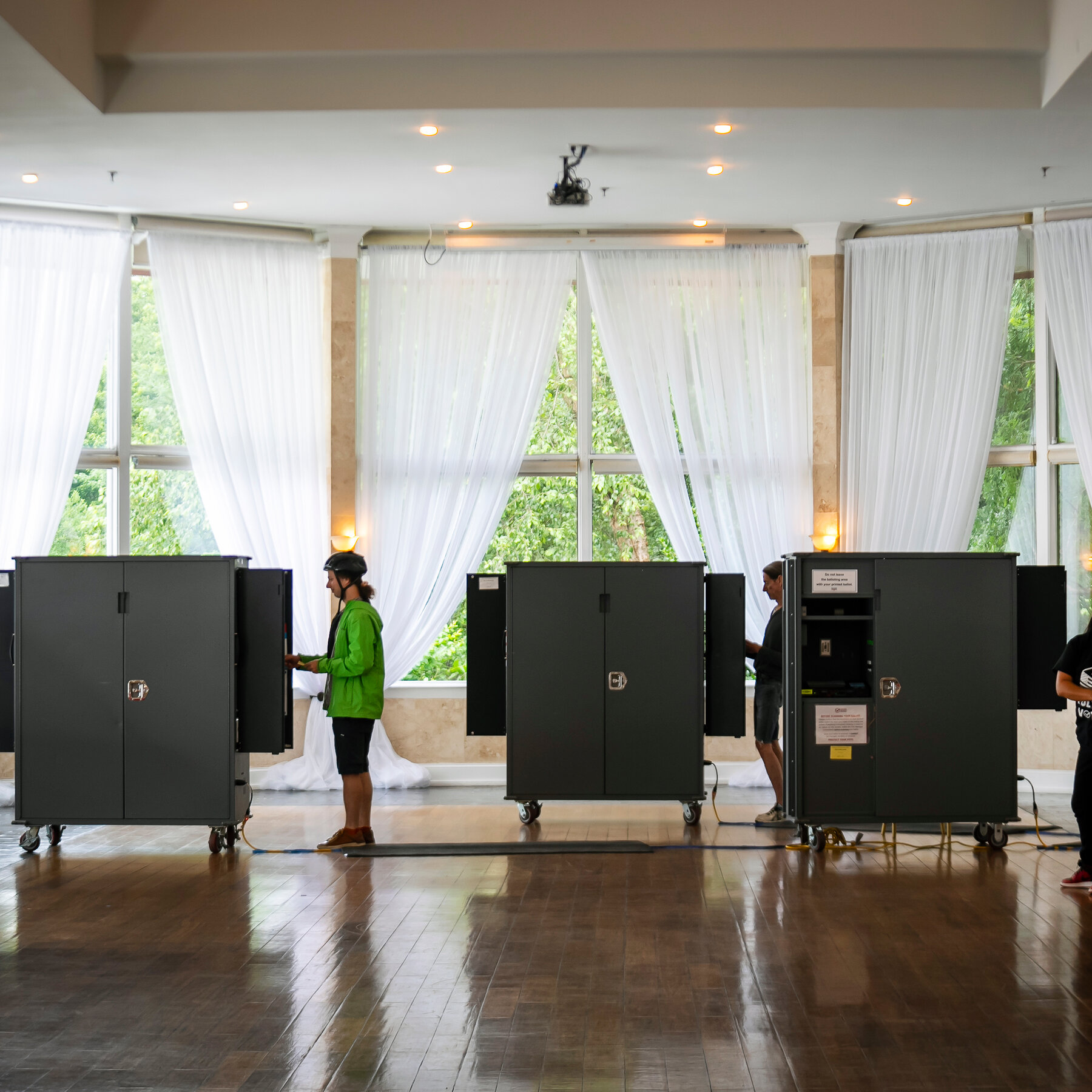 Georgia Delays Change to Its Vote-Counting System