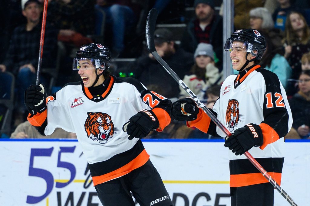 Penguins keep Ruck twins together at NHL draft