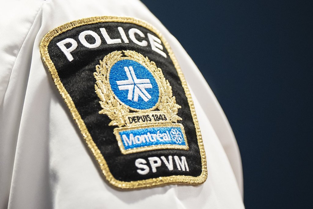 4 Montreal teens arrested after vehicle driven into jewelry store in attempted robbery