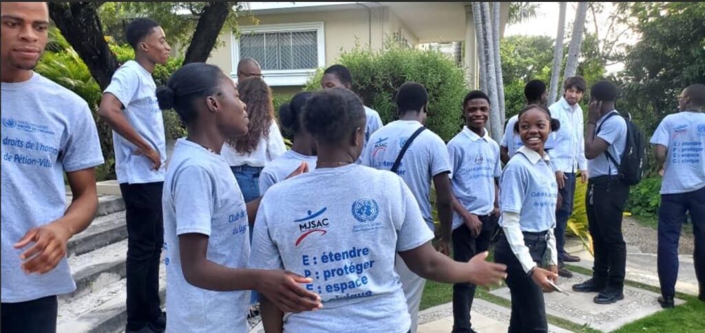 Droits de l’Homme et Paix : 21 jeunes du Lycée National de Pétion-Ville reçus à la Résidence de France