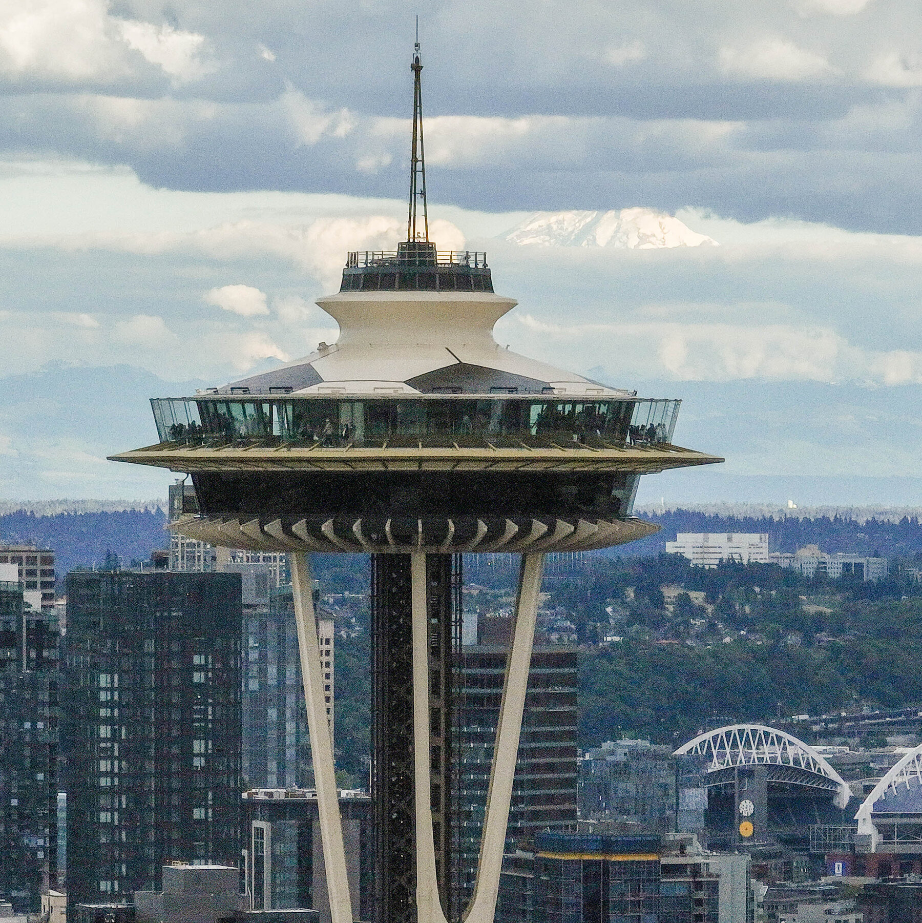 Seattle Police Search for 2 Men Who Parachuted From the Space Needle