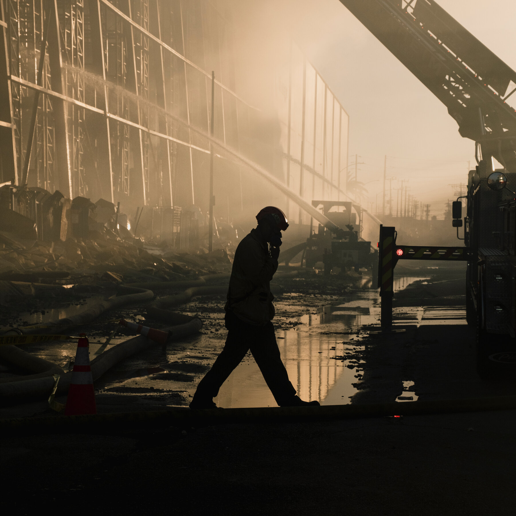 L.A. Warehouse Fire Leaves Behind Rats, Flies and an Unending Stench