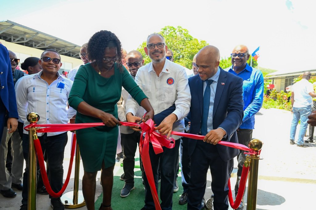 Haïti | Député Bossé : « Pas une chance sur mille » pour le 13 décembre ; dans le Sud, Fils-Aimé inaugure une ancienne école privée, tandis que son escorte arrive par mer