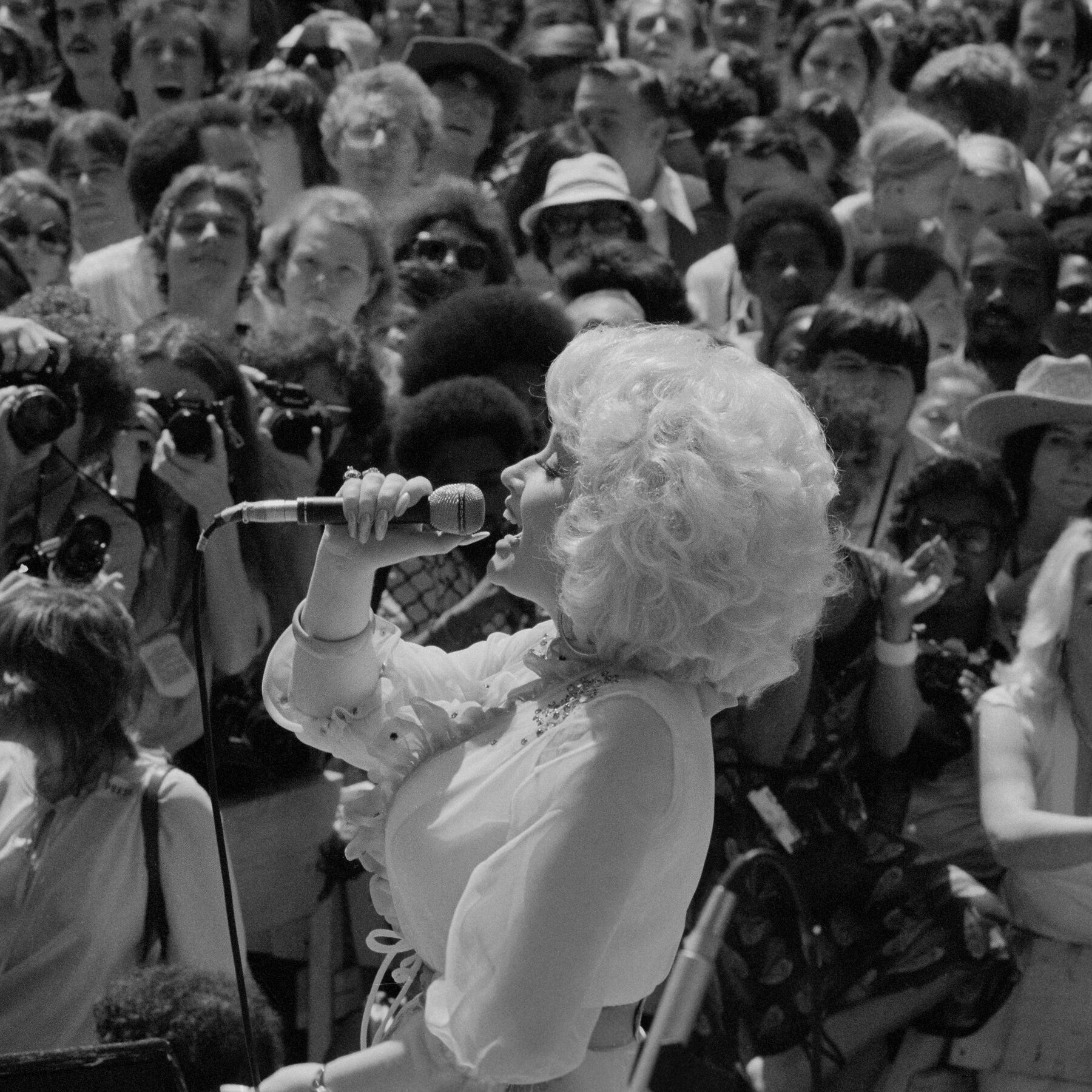 Dolly Parton Was Someone We Could All Agree On. Even in Polls.