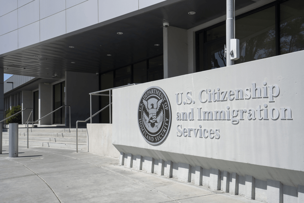 US | IMMIGRATION — Green Card et permis de travail : l’USCIS devrait modifier trois formulaires en septembre, sans période de grâce