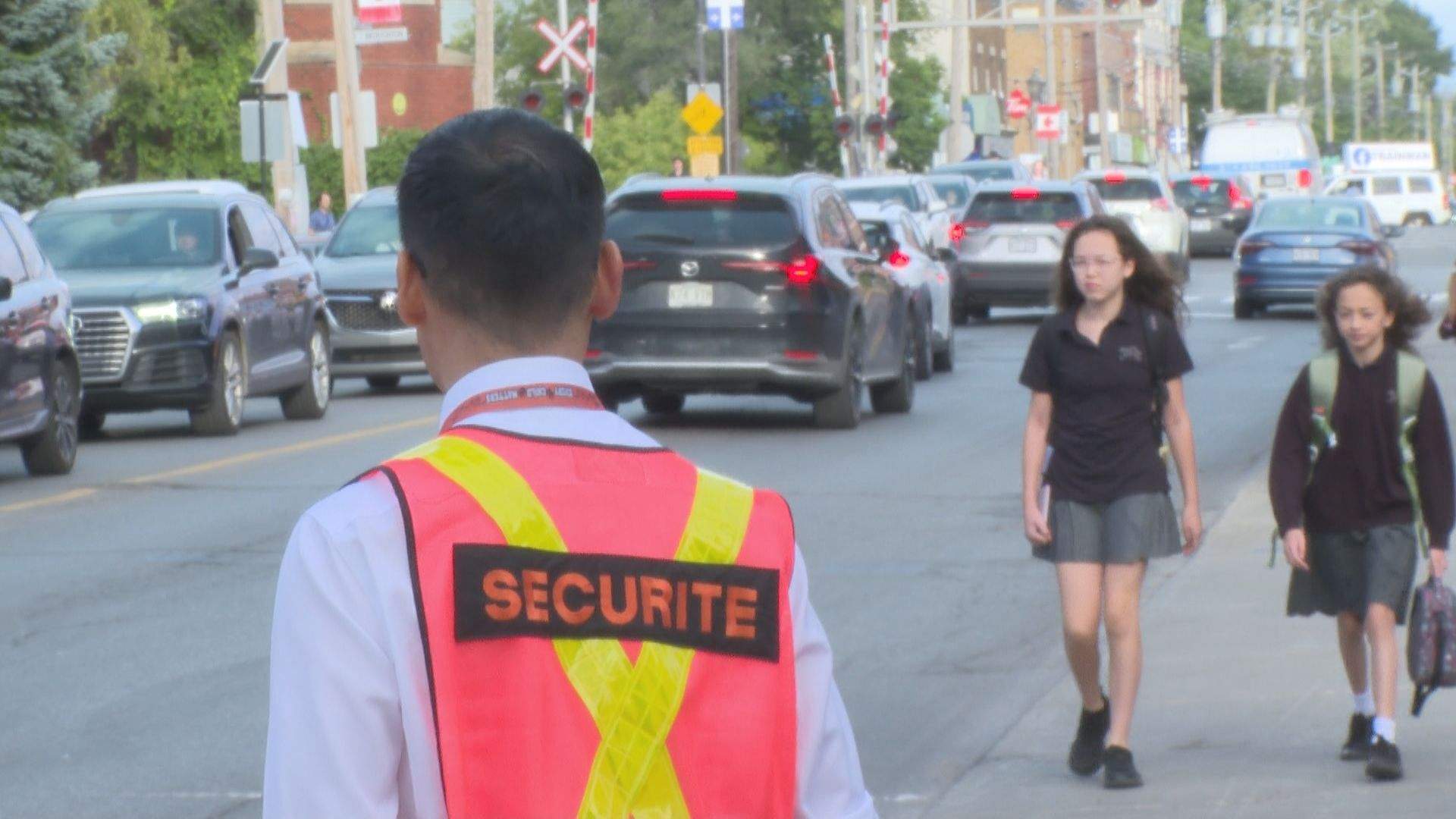 Montreal West parents want crossing guard back at troubled intersection near school