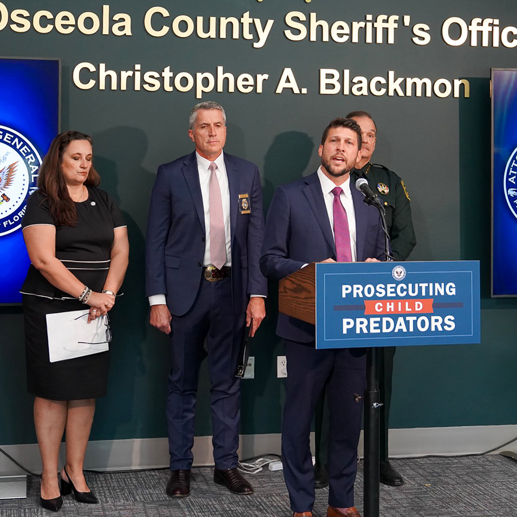 Couple in Florida Kept 4 Children Inside Truck for Years, Prosecutors Say