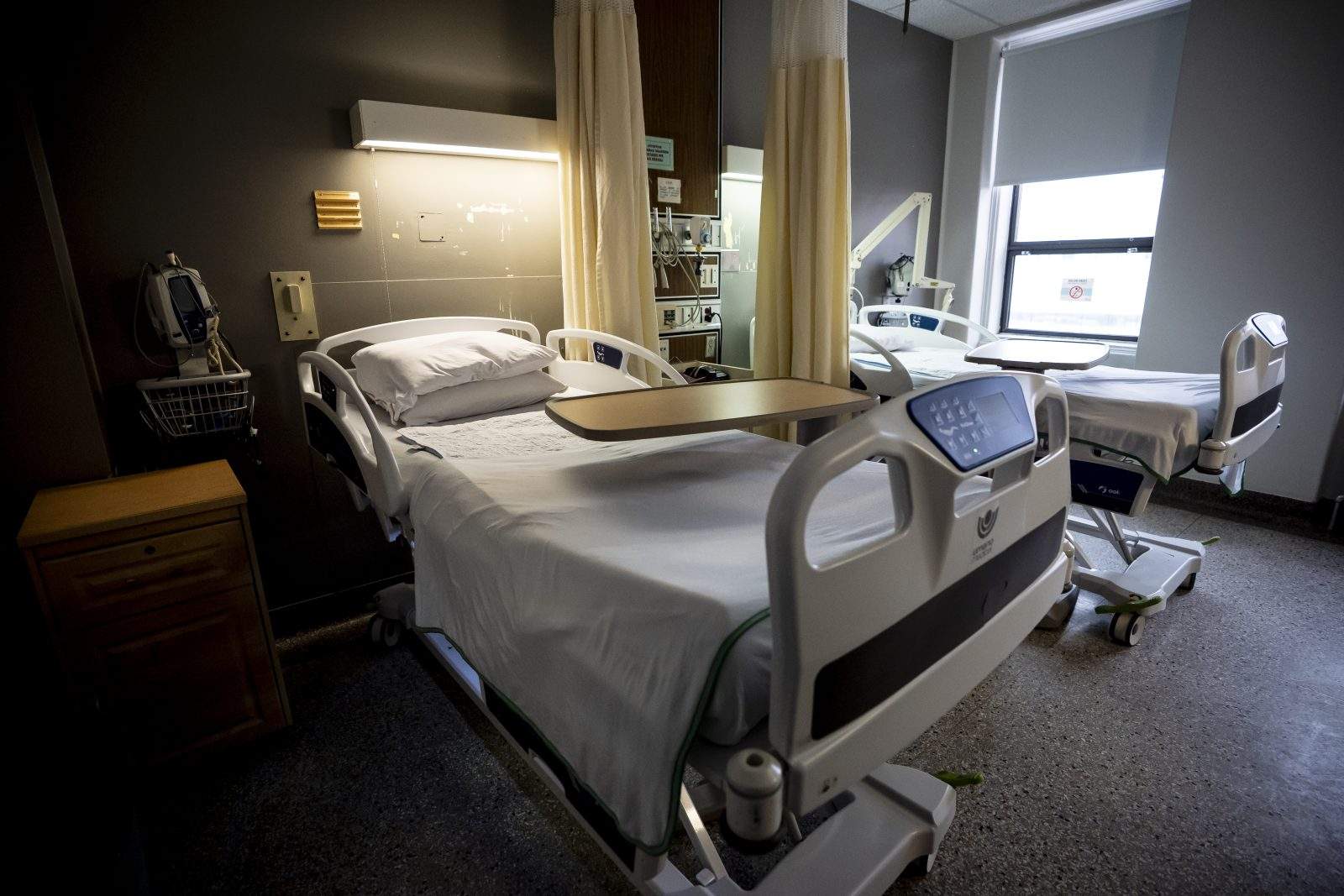 Internal data reveals 726 Quebecers waiting in hospital for long-term care beds