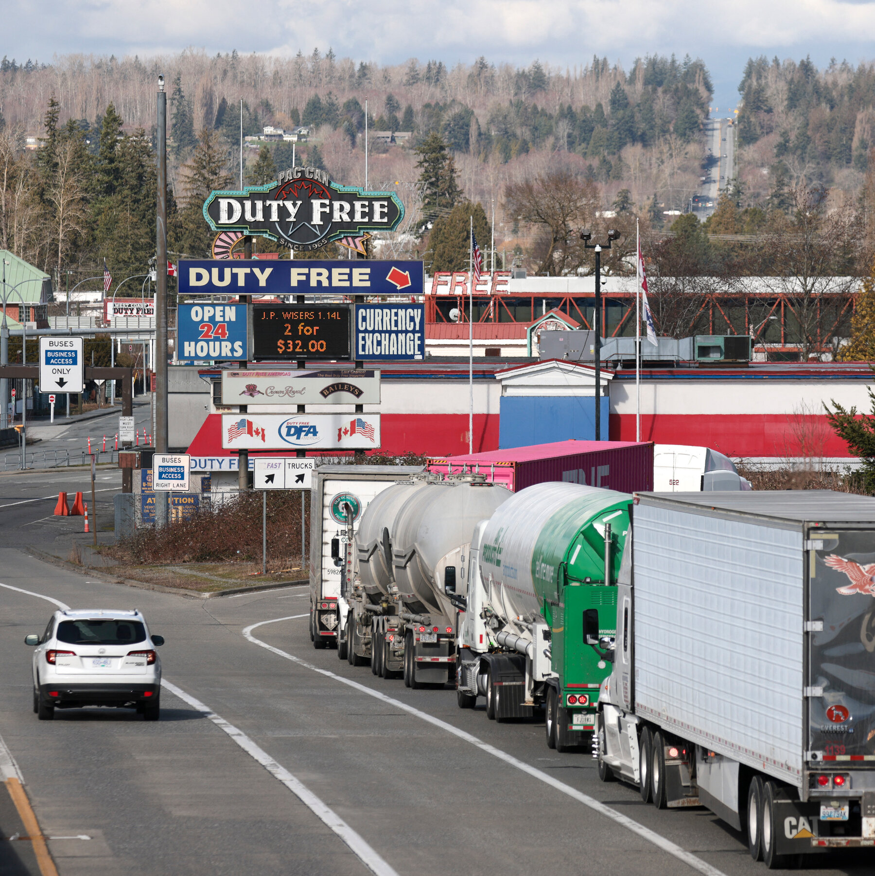Near the Border, Americans Fear Losing Ties With Canadians