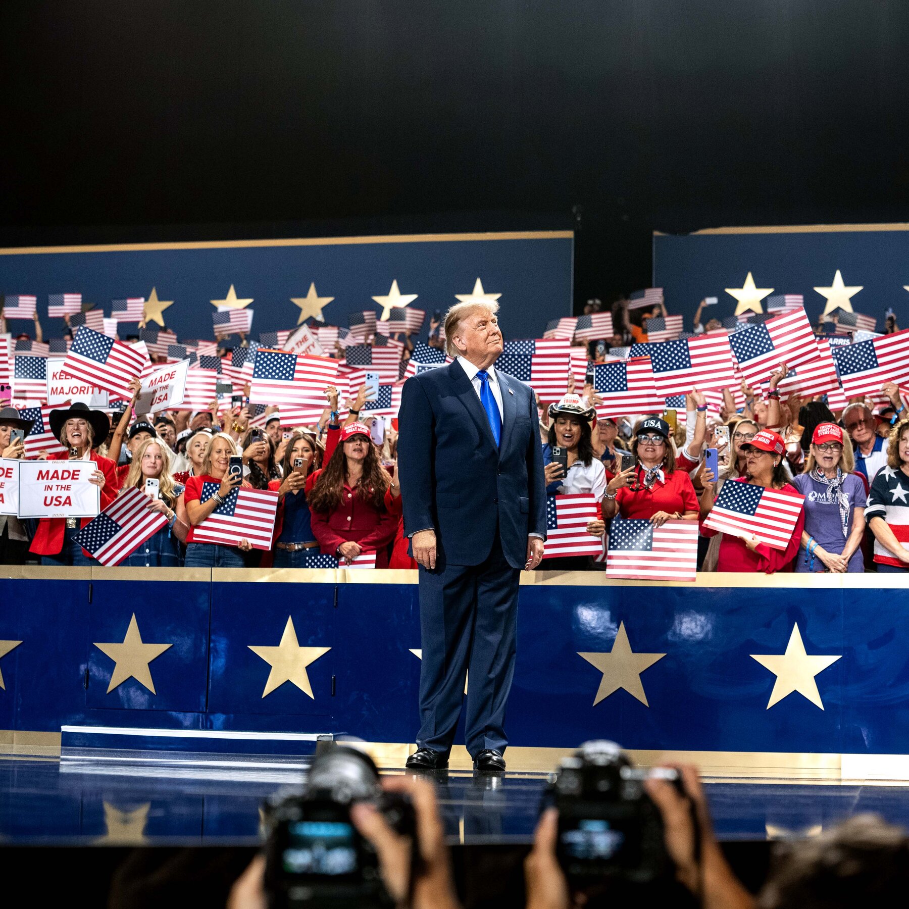 As tough midterms loom, the president hosts a ‘Trump-a-palooza.’