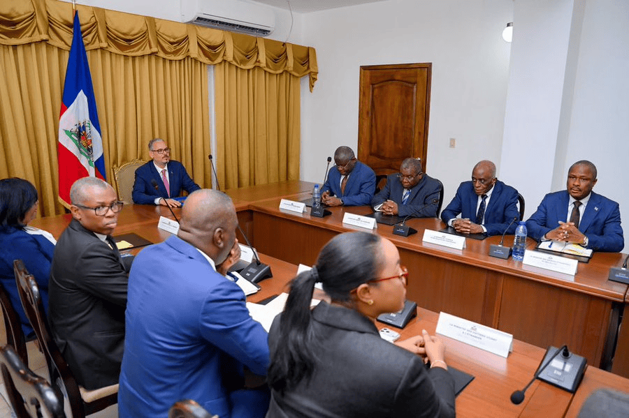 Haïti | « Effondrement systémique » : les quatre recommandations d’Austin Holmes au Sénat américain, trois jours après l’intronisation de Fils-Aimé investi des pleins pouvoirs
