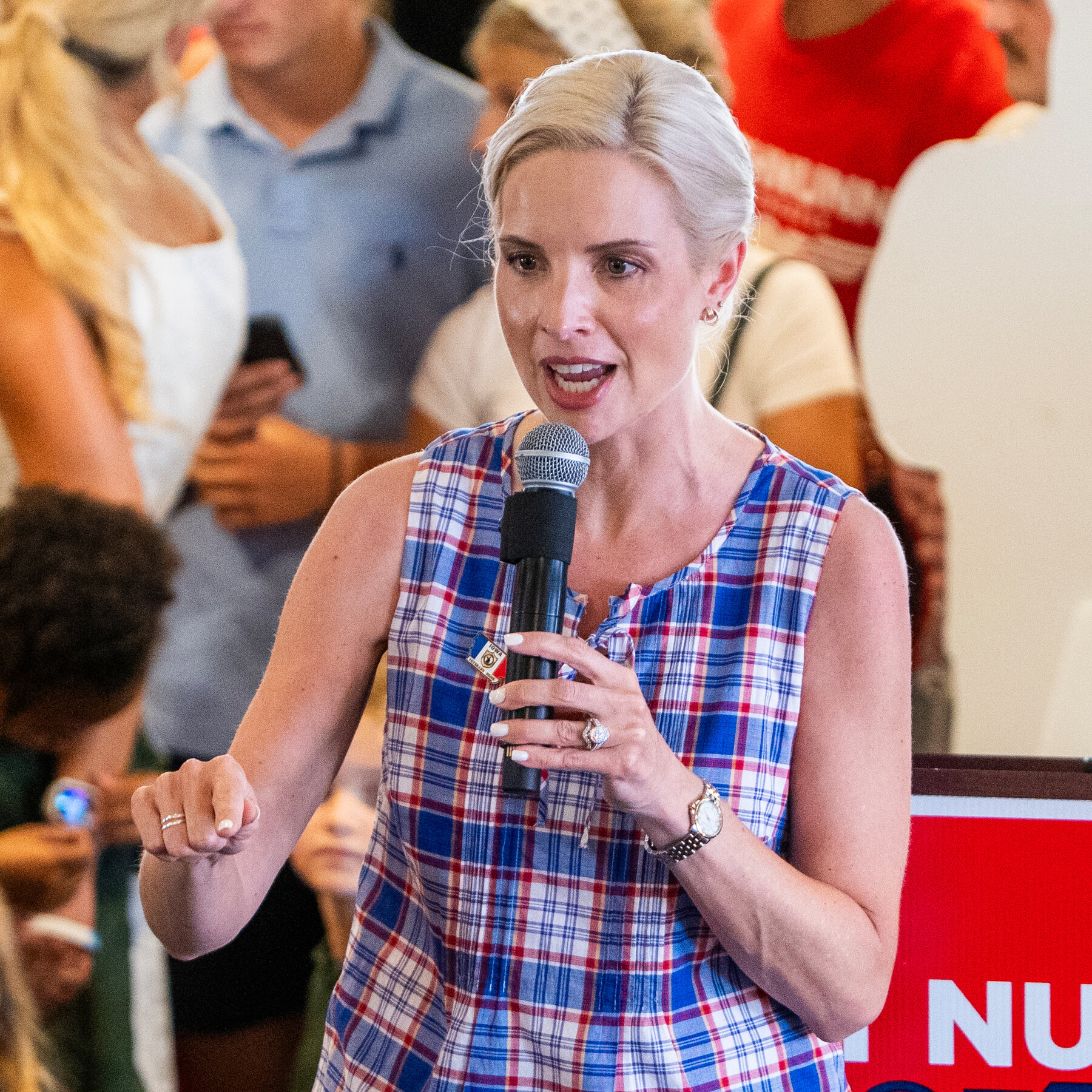 Ashley Hinson, a Republican ‘Minivan-Driving Mom,’ Steers Away From Trump in Midterm Elections