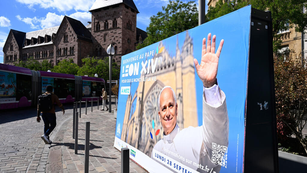 Pope Leo's visit to Paris migrant centre sends message ahead of French election