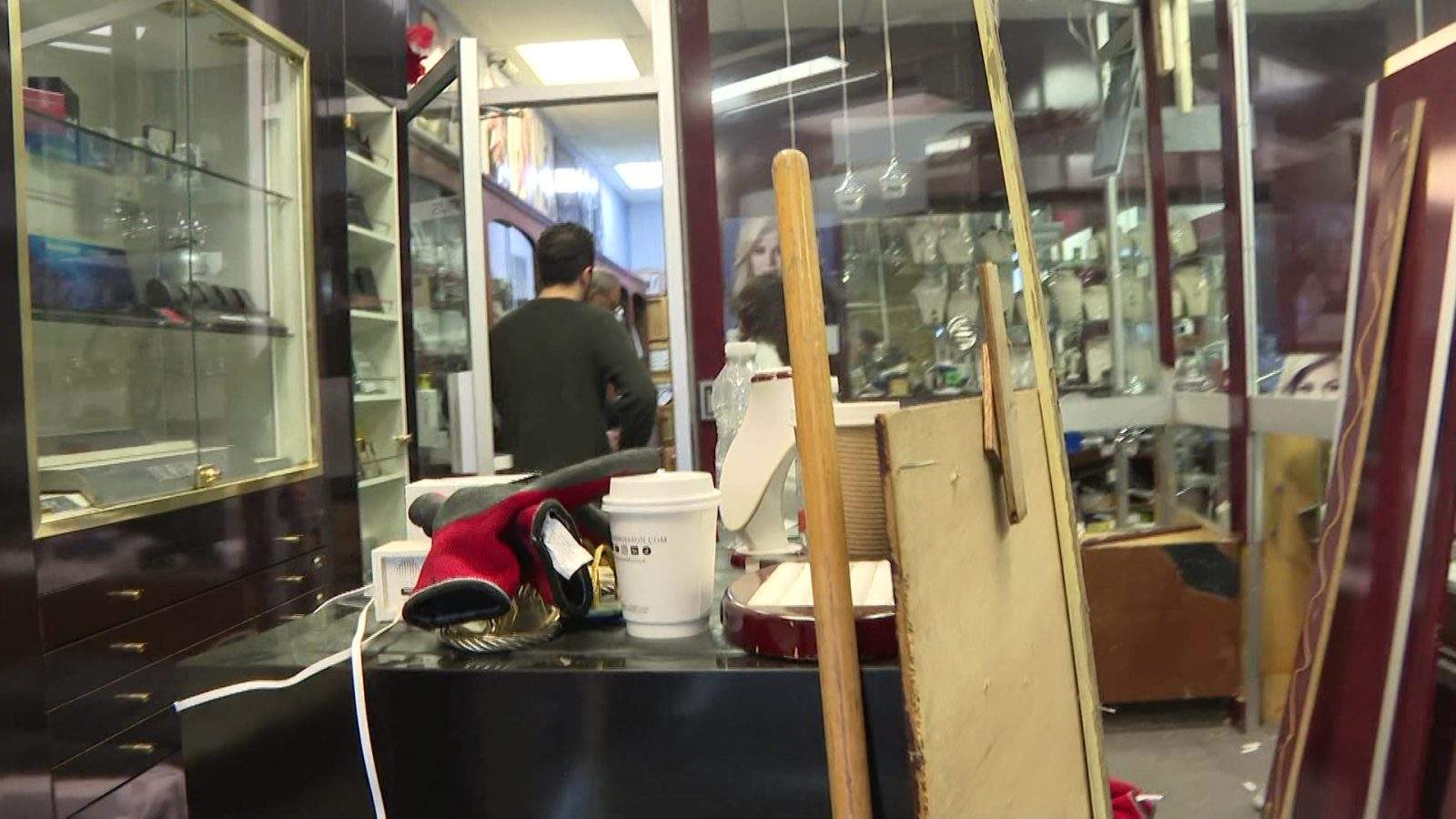 Young people being recruited to commit robberies, crimes: Montreal police