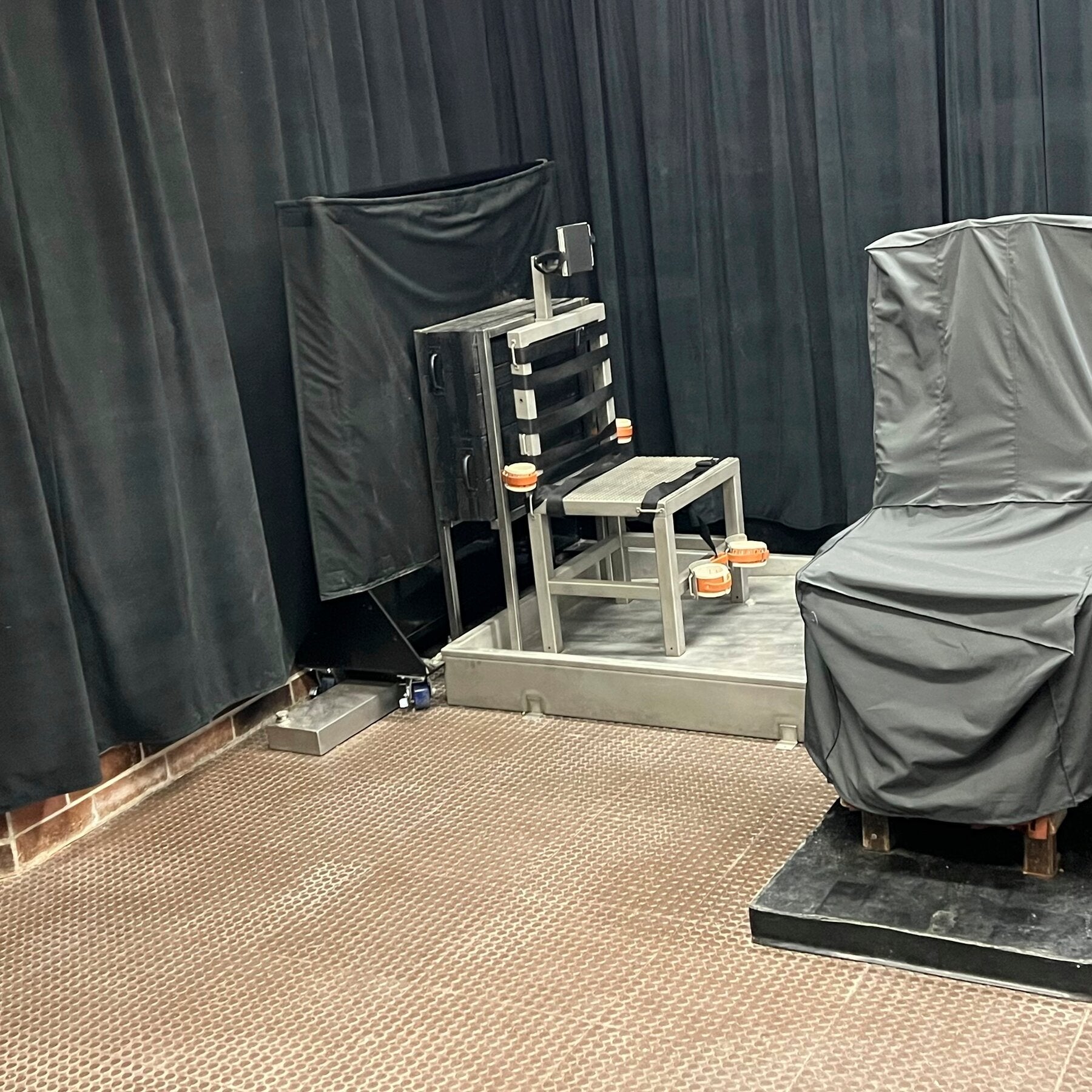 After a Failed Execution, Scrutiny of the 5 Methods Used to Kill