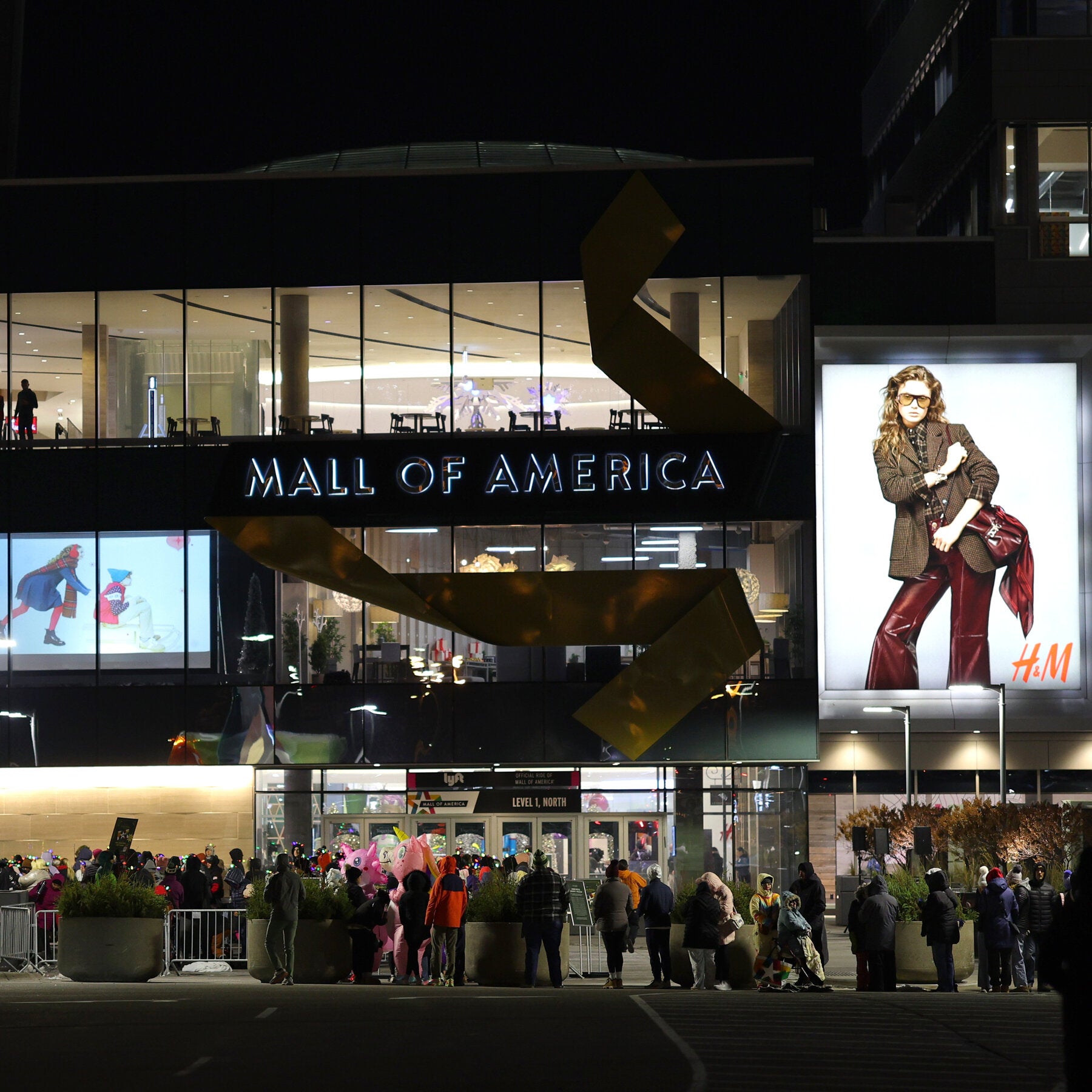 F.B.I. Arrests Teen Accused of Plotting Mass Shooting at Mall of America