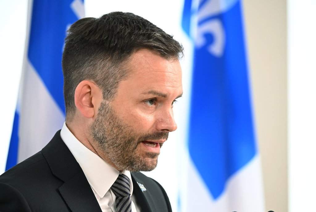 PQ leader asks caucus to stay ready for next election after minority win