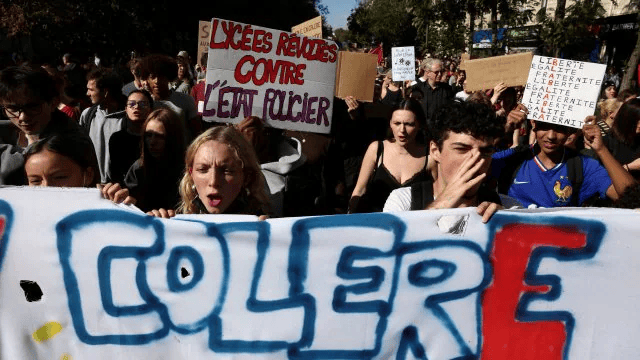 France : les lycéens maintiennent la pression, Macron appelle au calme